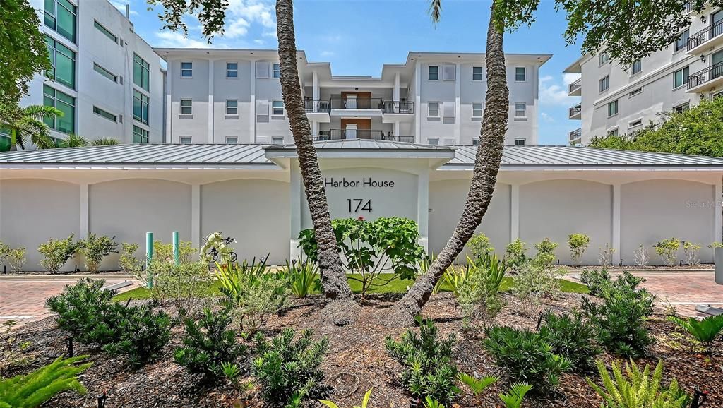 For Sale: $935,000 (2 beds, 2 baths, 1168 Square Feet)