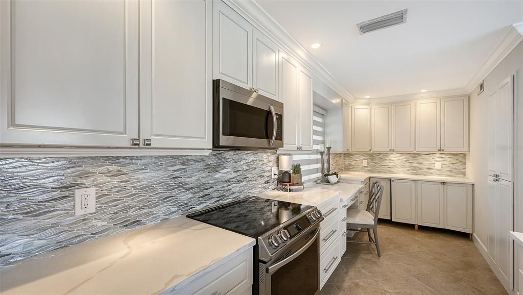 For Sale: $935,000 (2 beds, 2 baths, 1168 Square Feet)