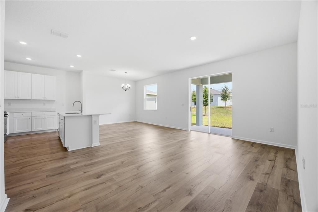 На продажу: $309,990 (3 спален, 2 ванн, 1407 Квадратных фут)