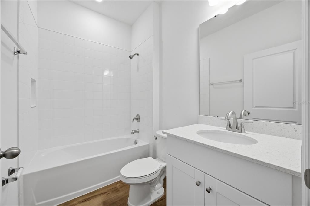 На продажу: $309,990 (3 спален, 2 ванн, 1407 Квадратных фут)