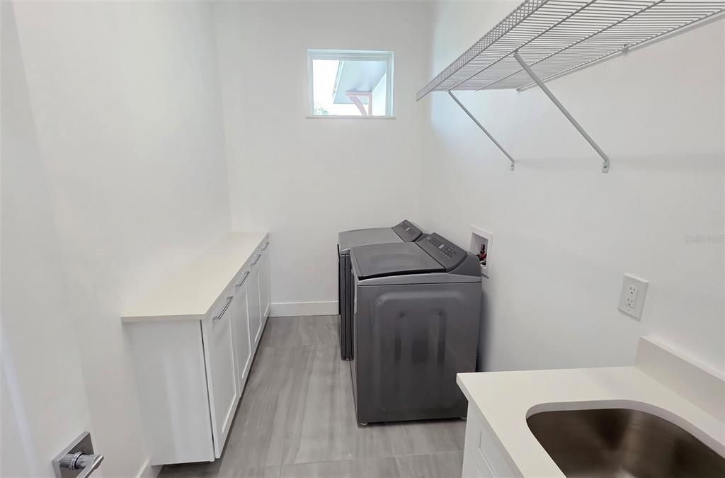 : $975,000 (3 camas, 2 baños, 2046 Pies cuadrados)