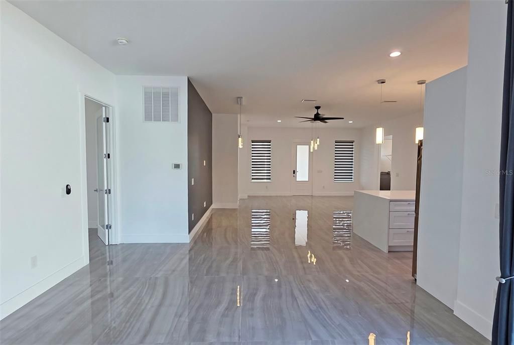 : $975,000 (3 camas, 2 baños, 2046 Pies cuadrados)
