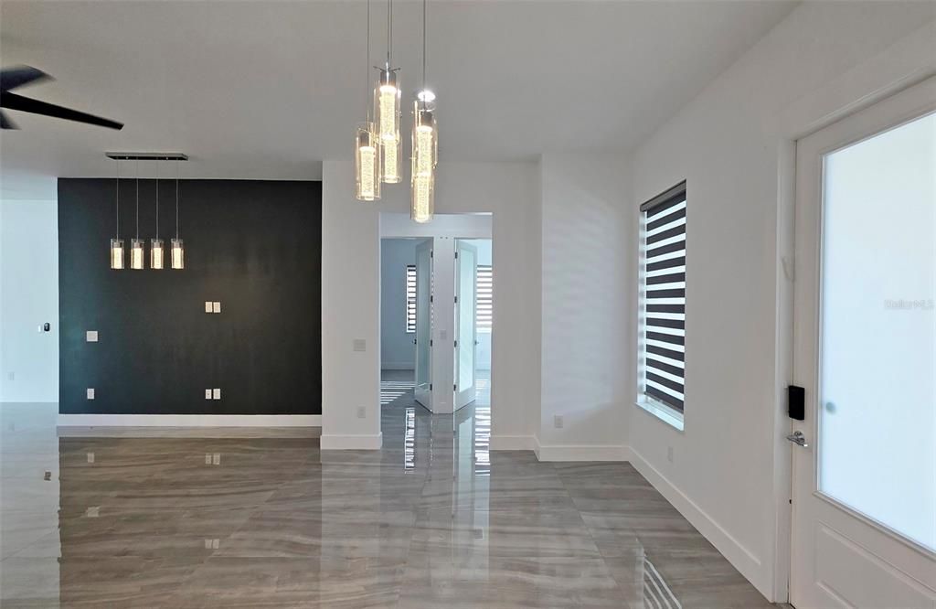 : $975,000 (3 camas, 2 baños, 2046 Pies cuadrados)