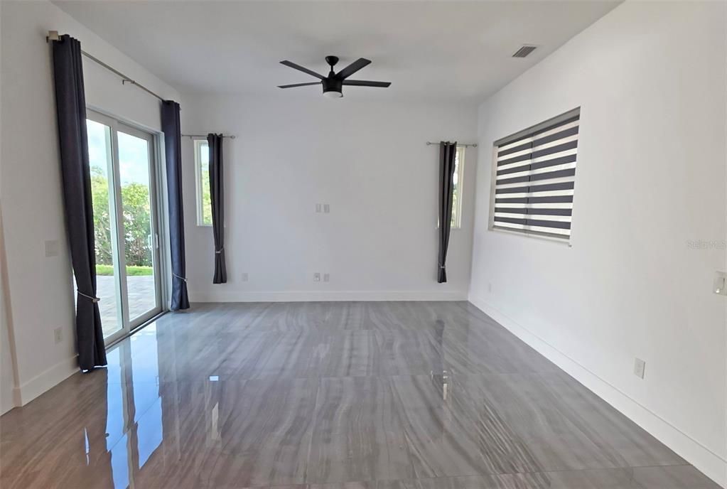 : $975,000 (3 camas, 2 baños, 2046 Pies cuadrados)
