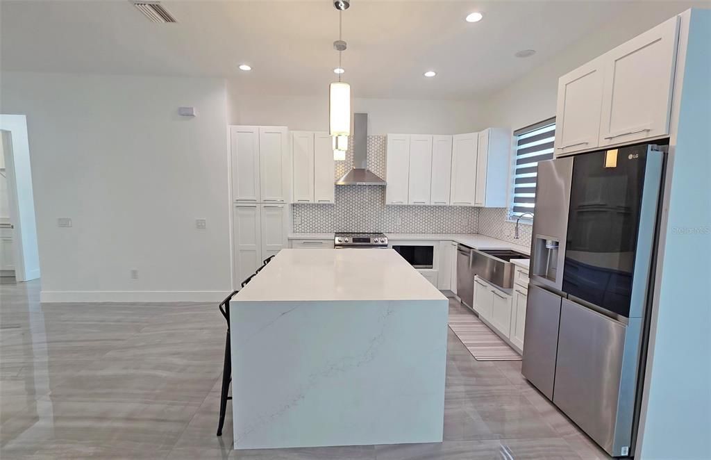 : $975,000 (3 camas, 2 baños, 2046 Pies cuadrados)
