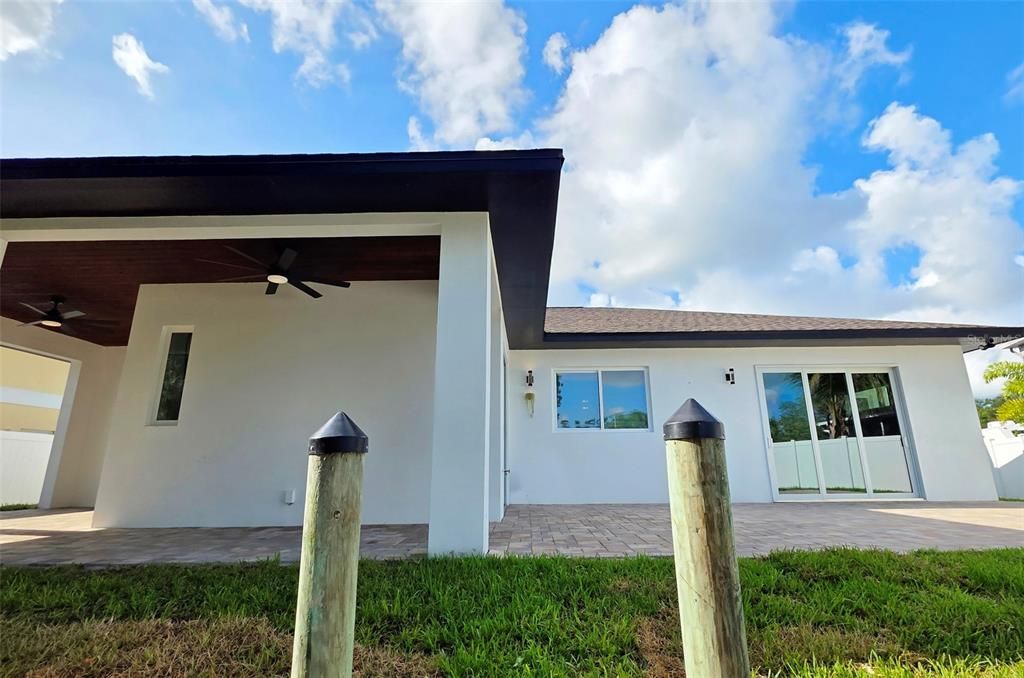 : $975,000 (3 camas, 2 baños, 2046 Pies cuadrados)