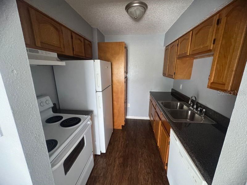 For Rent: $1,275 (2 beds, 1 baths, 6356 Square Feet)