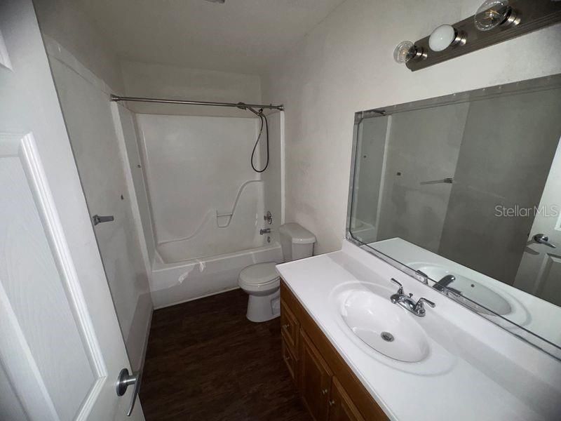 For Rent: $1,275 (2 beds, 1 baths, 6356 Square Feet)