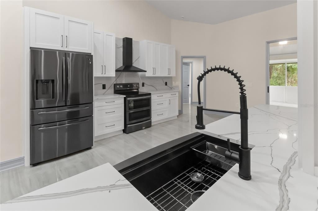 For Sale: $650,000 (5 beds, 3 baths, 2750 Square Feet)