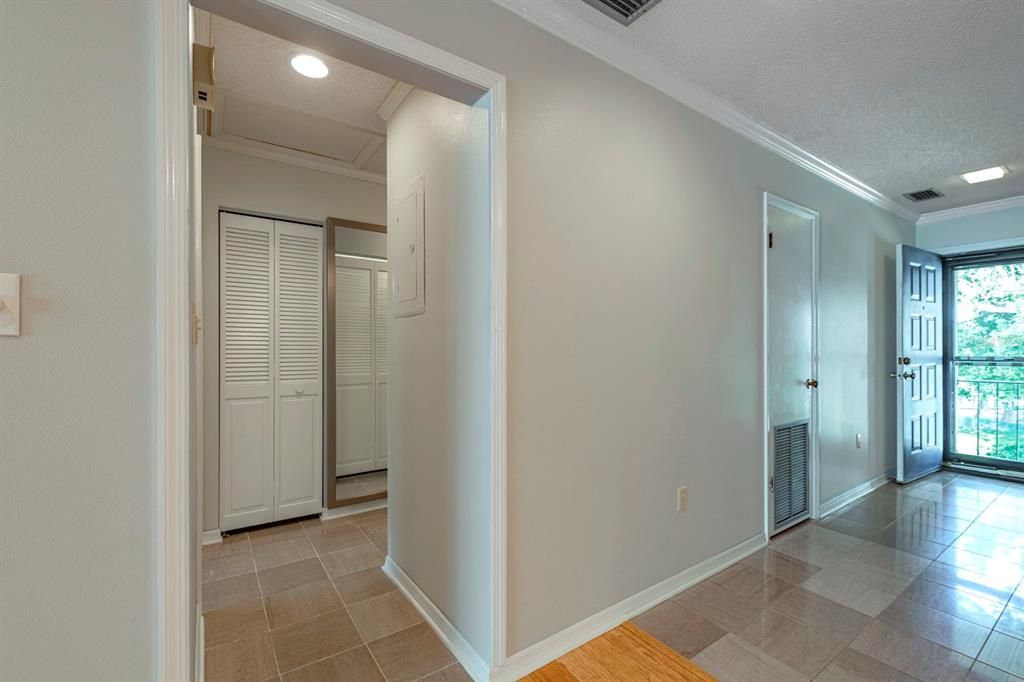 For Rent: $1,800 (2 beds, 2 baths, 1219 Square Feet)