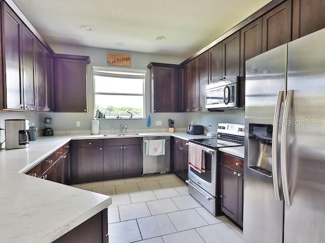 На продажу: $359,900 (3 спален, 2 ванн, 1774 Квадратных фут)