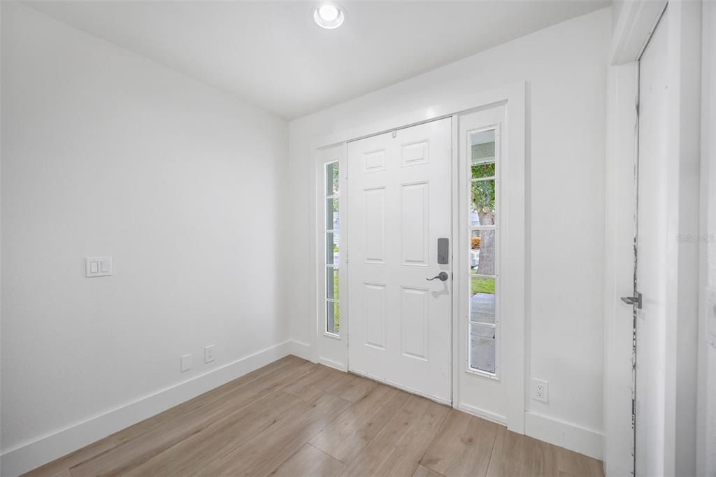 На продажу: $370,000 (4 спален, 2 ванн, 1482 Квадратных фут)