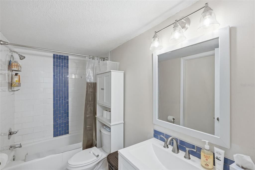 На продажу: $165,000 (2 спален, 1 ванн, 1140 Квадратных фут)