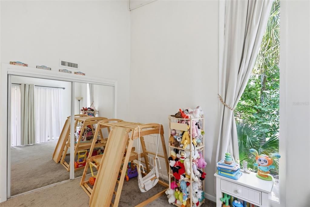 На продажу: $165,000 (2 спален, 1 ванн, 1140 Квадратных фут)
