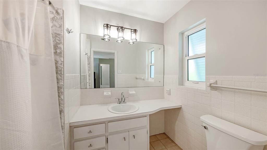 For Sale: $300,000 (2 beds, 2 baths, 1467 Square Feet)