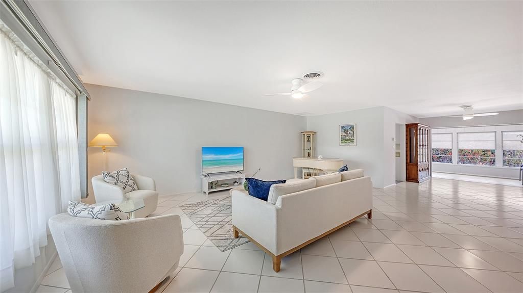 For Sale: $300,000 (2 beds, 2 baths, 1467 Square Feet)