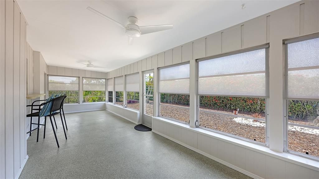 For Sale: $300,000 (2 beds, 2 baths, 1467 Square Feet)