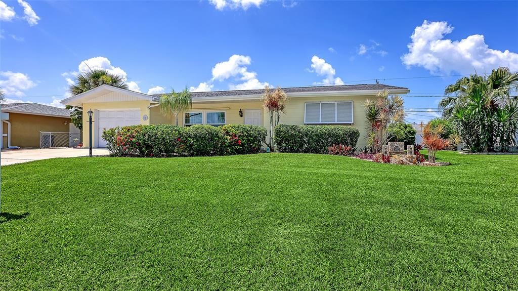 For Sale: $300,000 (2 beds, 2 baths, 1467 Square Feet)