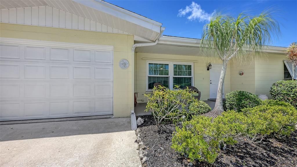 For Sale: $300,000 (2 beds, 2 baths, 1467 Square Feet)