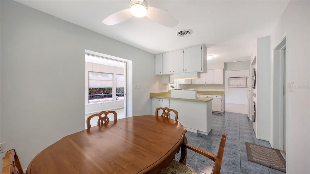 For Sale: $300,000 (2 beds, 2 baths, 1467 Square Feet)