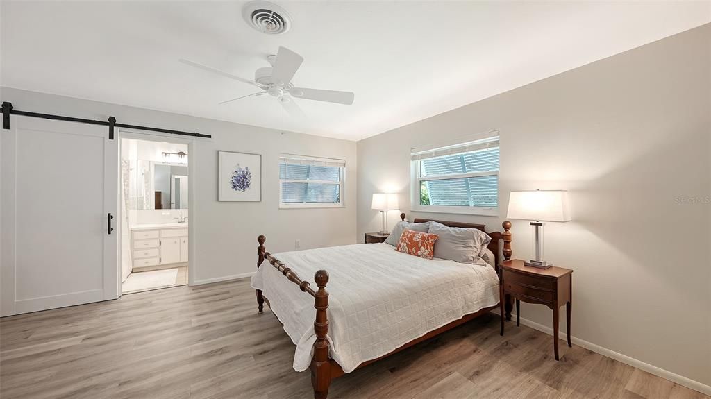 For Sale: $300,000 (2 beds, 2 baths, 1467 Square Feet)