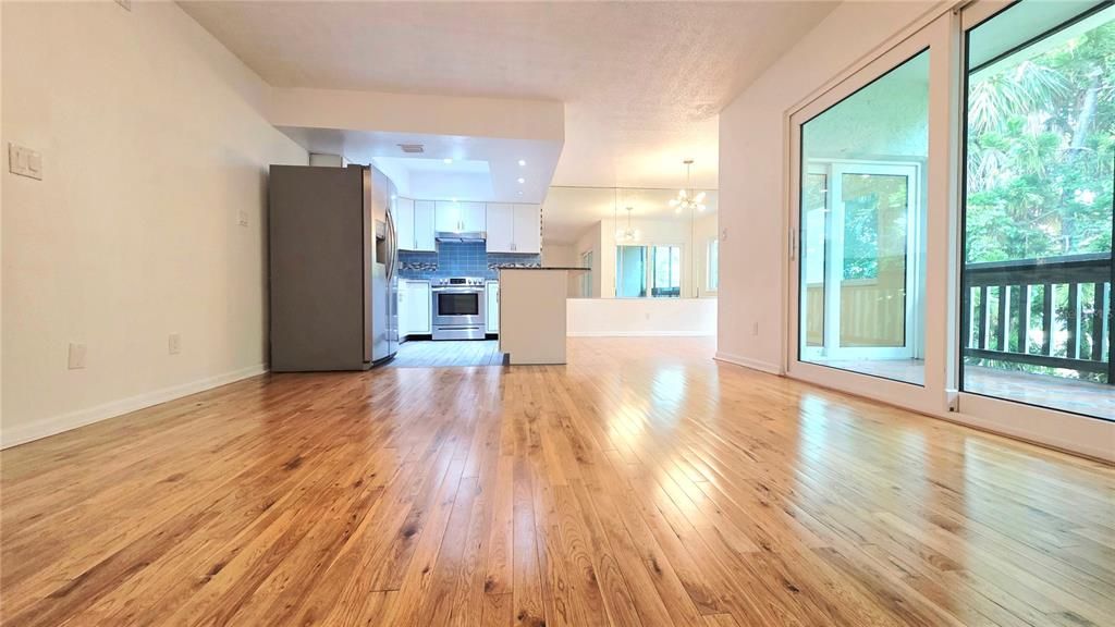 На продажу: $165,000 (2 спален, 1 ванн, 922 Квадратных фут)