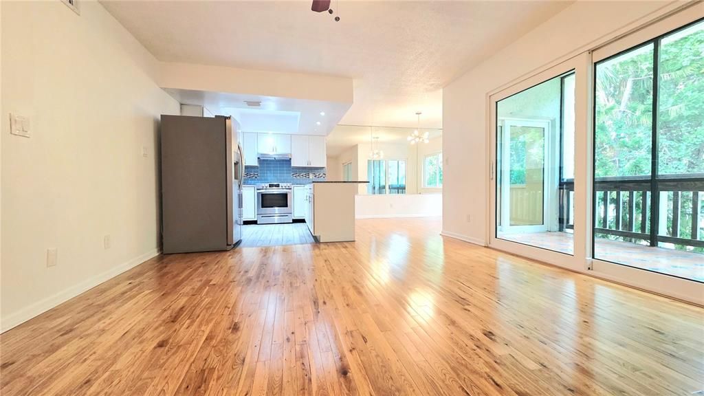 На продажу: $165,000 (2 спален, 1 ванн, 922 Квадратных фут)
