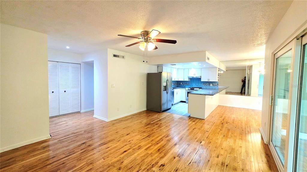 На продажу: $165,000 (2 спален, 1 ванн, 922 Квадратных фут)
