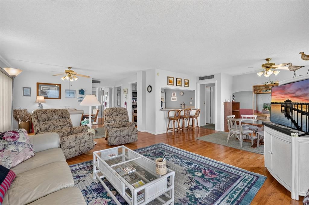 En Venta: $419,000 (3 camas, 3 baños, 1722 Pies cuadrados)