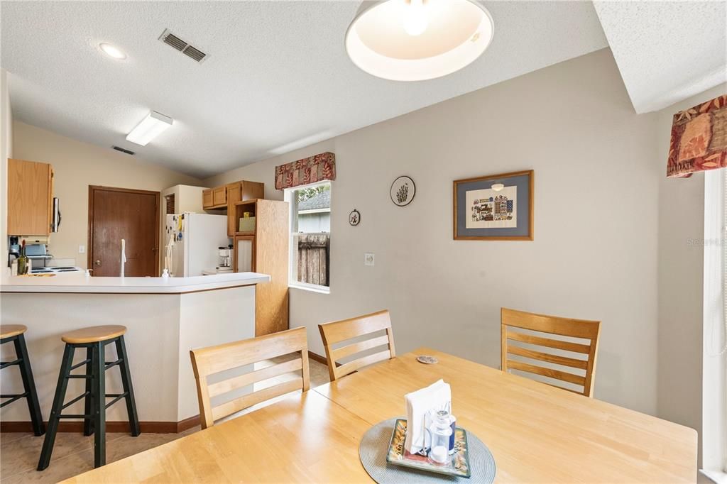 For Sale: $330,000 (3 beds, 2 baths, 1261 Square Feet)