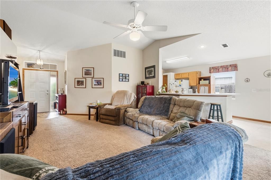 For Sale: $330,000 (3 beds, 2 baths, 1261 Square Feet)