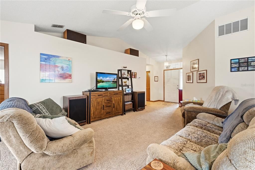 For Sale: $330,000 (3 beds, 2 baths, 1261 Square Feet)