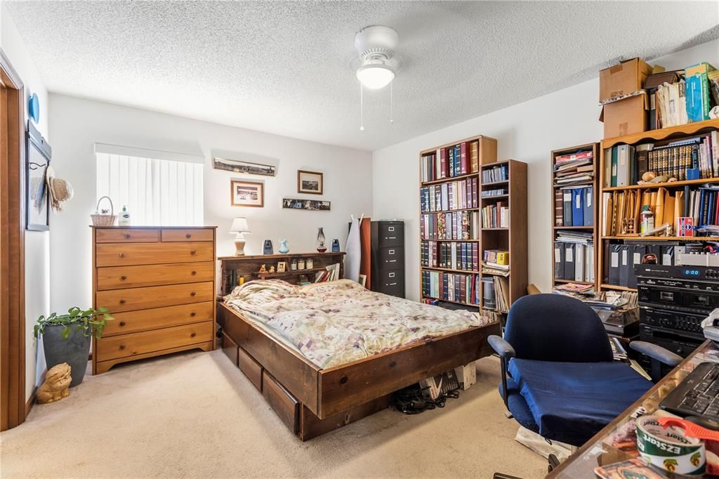 For Sale: $330,000 (3 beds, 2 baths, 1261 Square Feet)