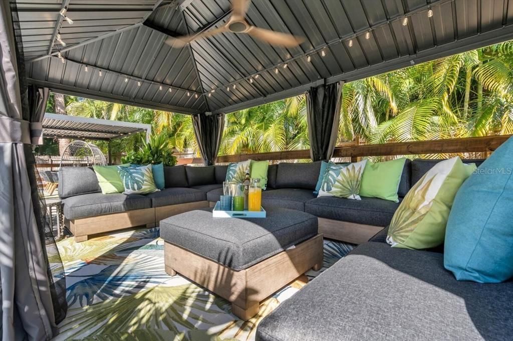 For Sale: $989,999 (4 beds, 3 baths, 2672 Square Feet)
