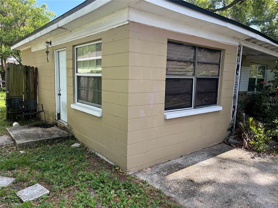 For Sale: $260,000 (3 beds, 2 baths, 1054 Square Feet)