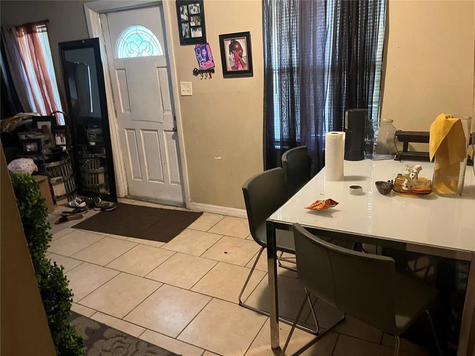 For Sale: $260,000 (3 beds, 2 baths, 1054 Square Feet)