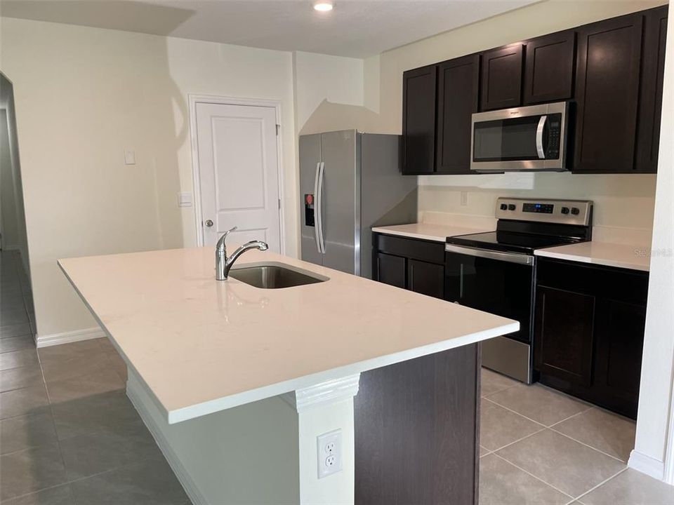 For Rent: $2,000 (3 beds, 2 baths, 1670 Square Feet)