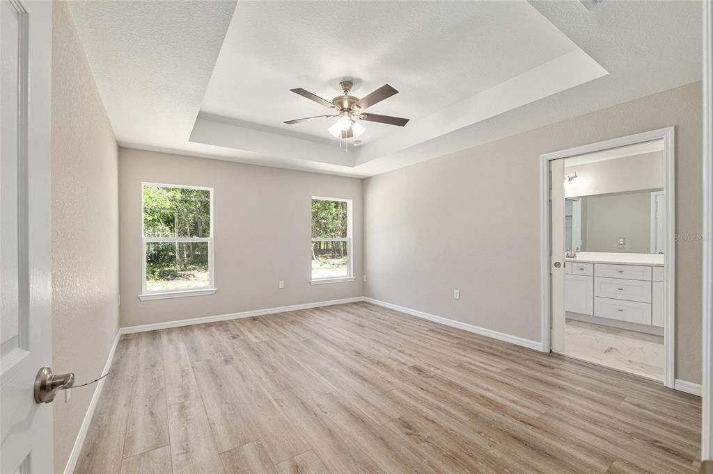 For Sale: $359,000 (4 beds, 2 baths, 1927 Square Feet)