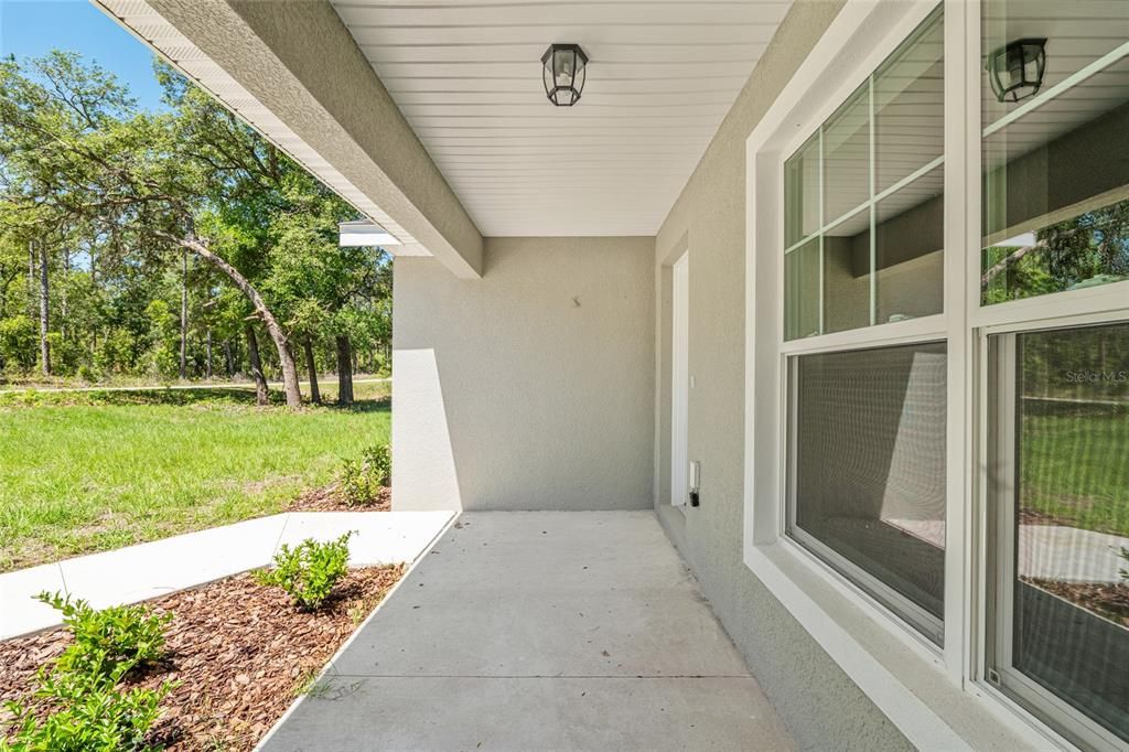 For Sale: $359,000 (4 beds, 2 baths, 1927 Square Feet)