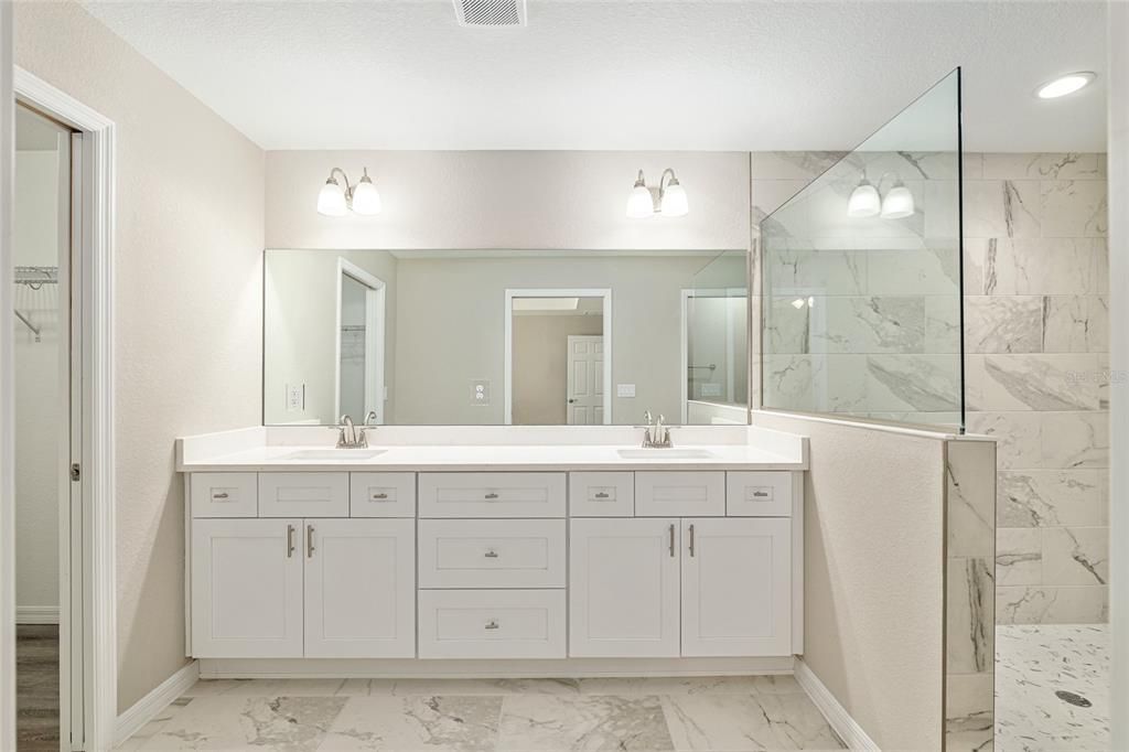 For Sale: $359,000 (4 beds, 2 baths, 1927 Square Feet)