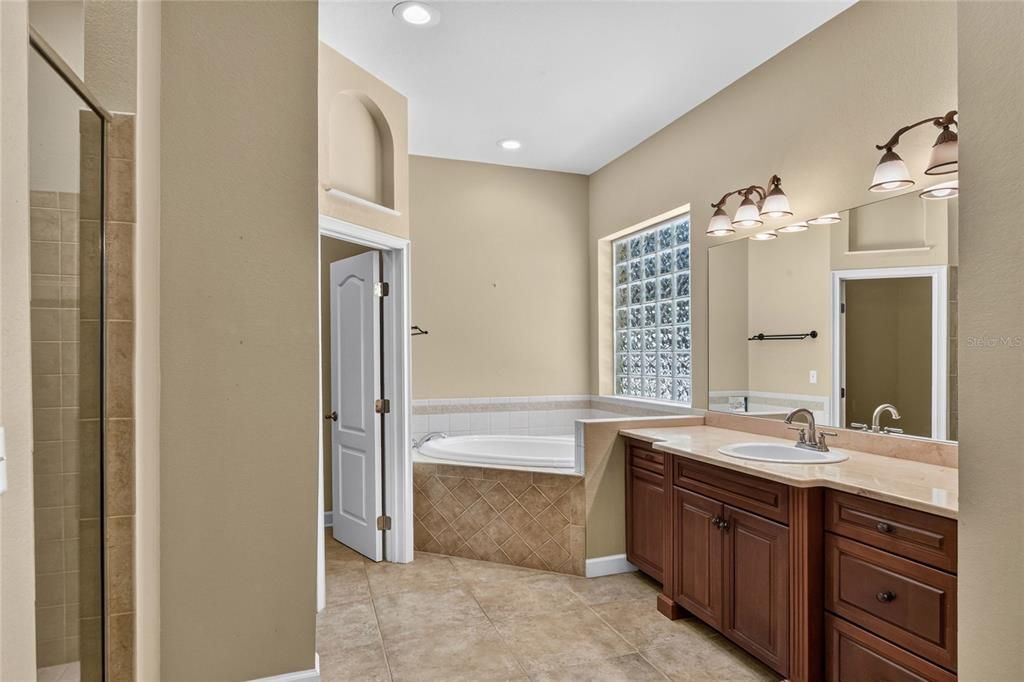 For Sale: $507,000 (3 beds, 2 baths, 2405 Square Feet)