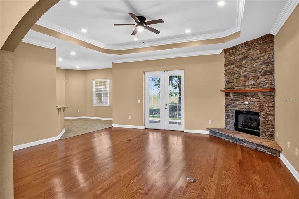 For Sale: $507,000 (3 beds, 2 baths, 2405 Square Feet)