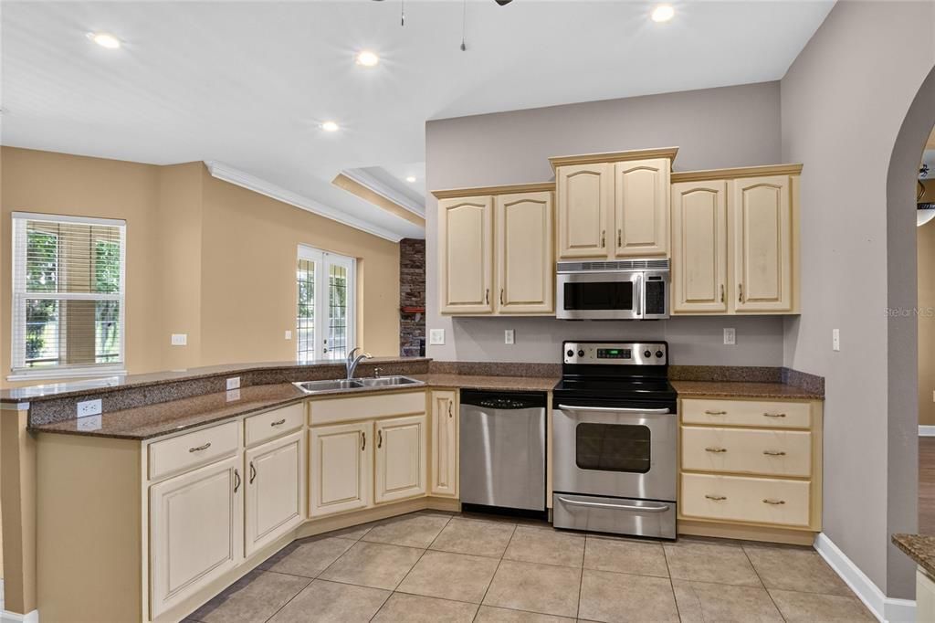 For Sale: $507,000 (3 beds, 2 baths, 2405 Square Feet)