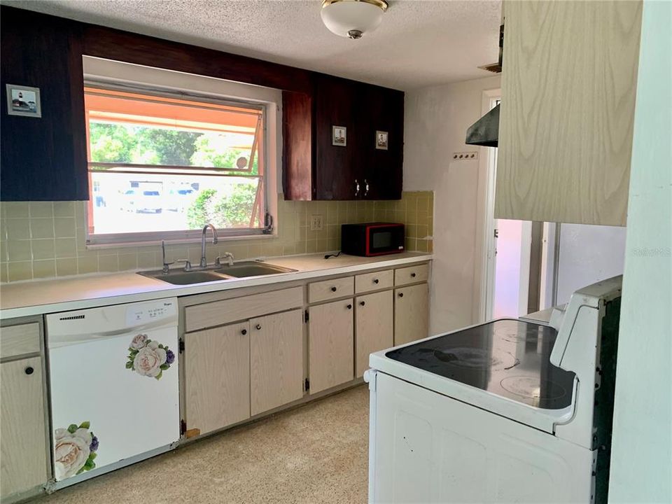 En Venta: $275,000 (3 camas, 2 baños, 1316 Pies cuadrados)