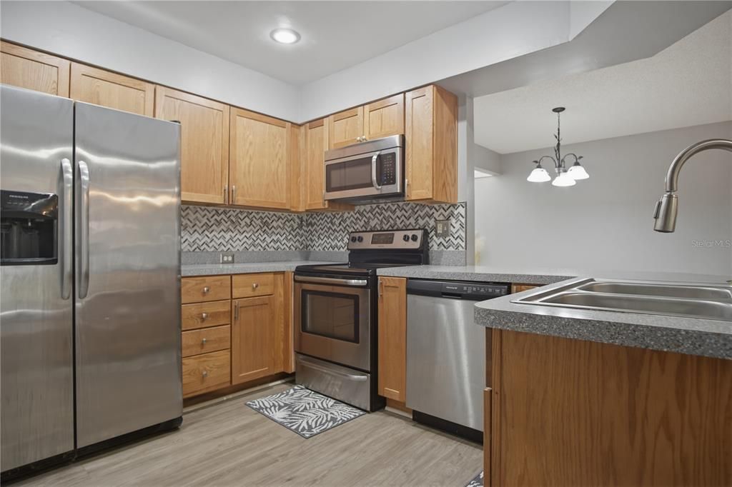 В аренду: $1,995 (2 спален, 2 ванн, 1226 Квадратных фут)