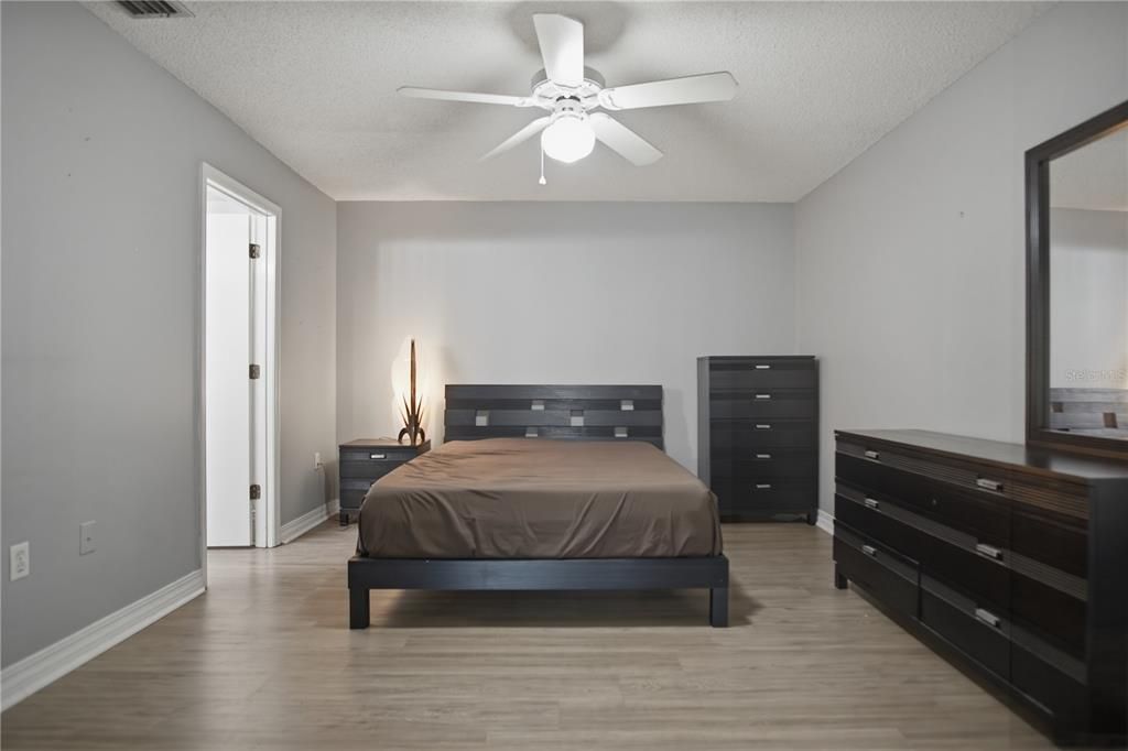 В аренду: $1,995 (2 спален, 2 ванн, 1226 Квадратных фут)
