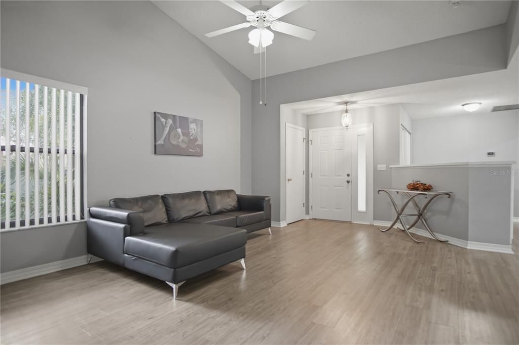 В аренду: $1,995 (2 спален, 2 ванн, 1226 Квадратных фут)