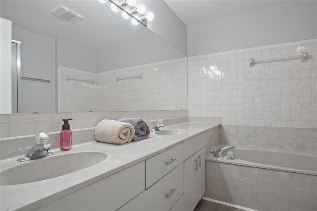 В аренду: $1,995 (2 спален, 2 ванн, 1226 Квадратных фут)