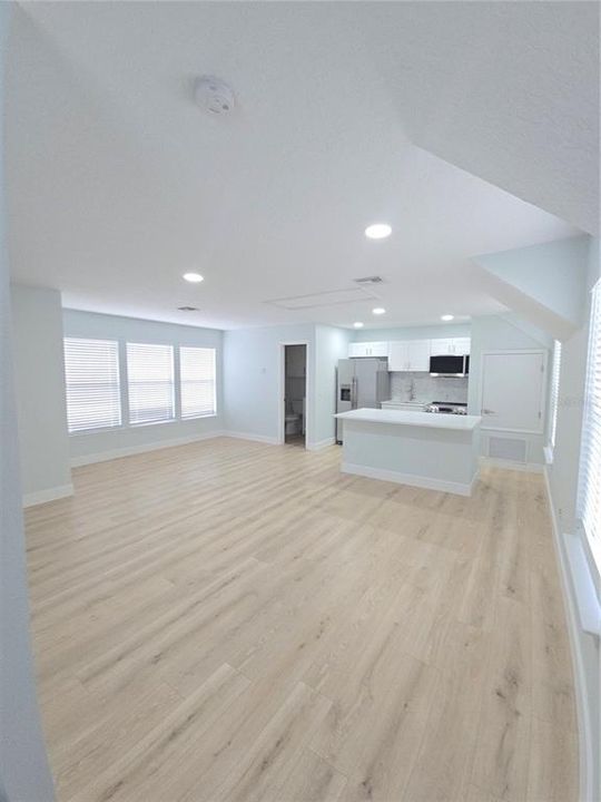 For Rent: $1,700 (0 beds, 1 baths, 546 Square Feet)