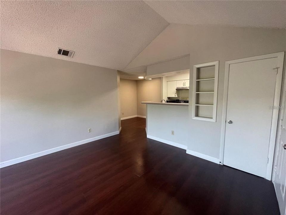 For Rent: $1,450 (1 beds, 1 baths, 662 Square Feet)